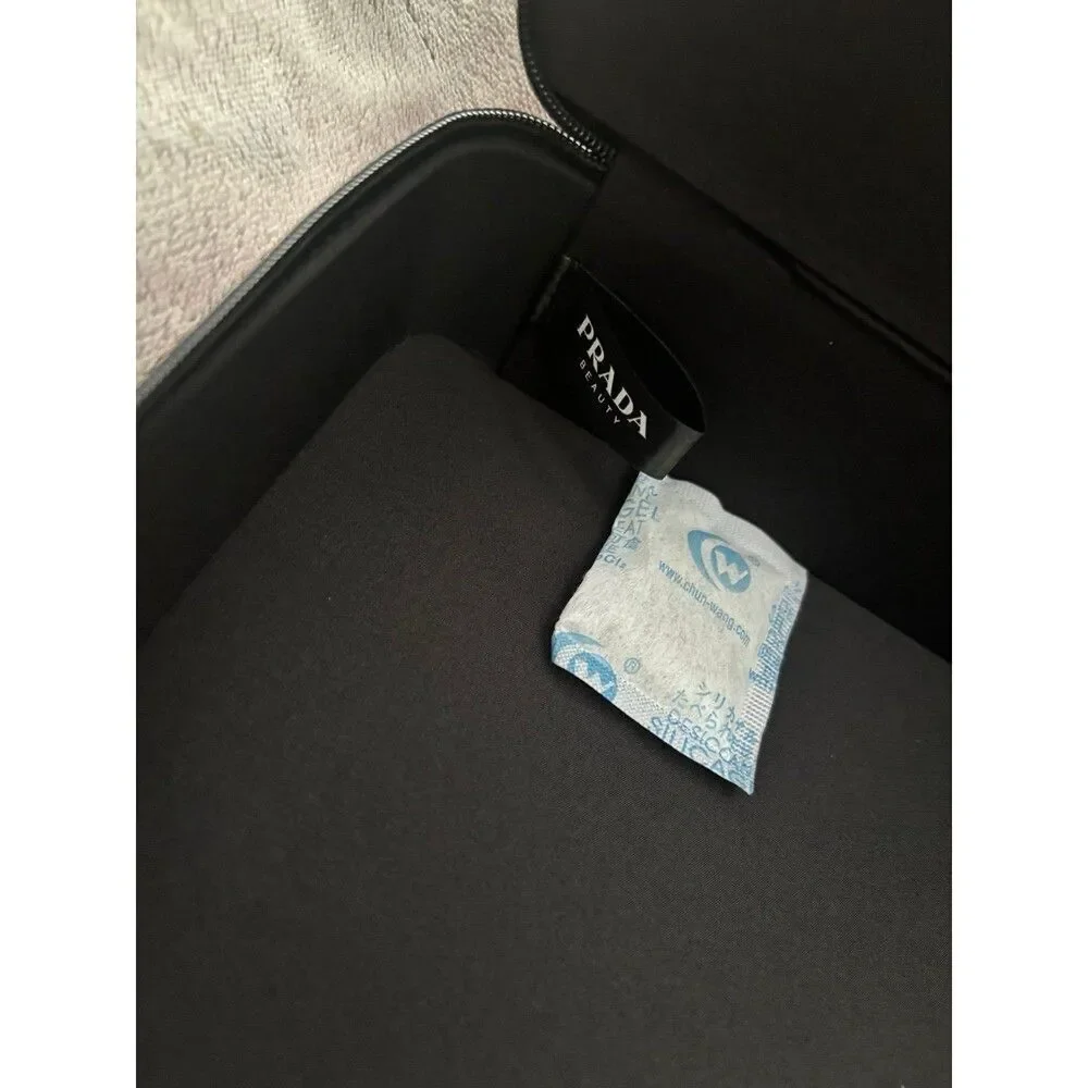 Prada makeup/jewelry case - Picture 5 of 6